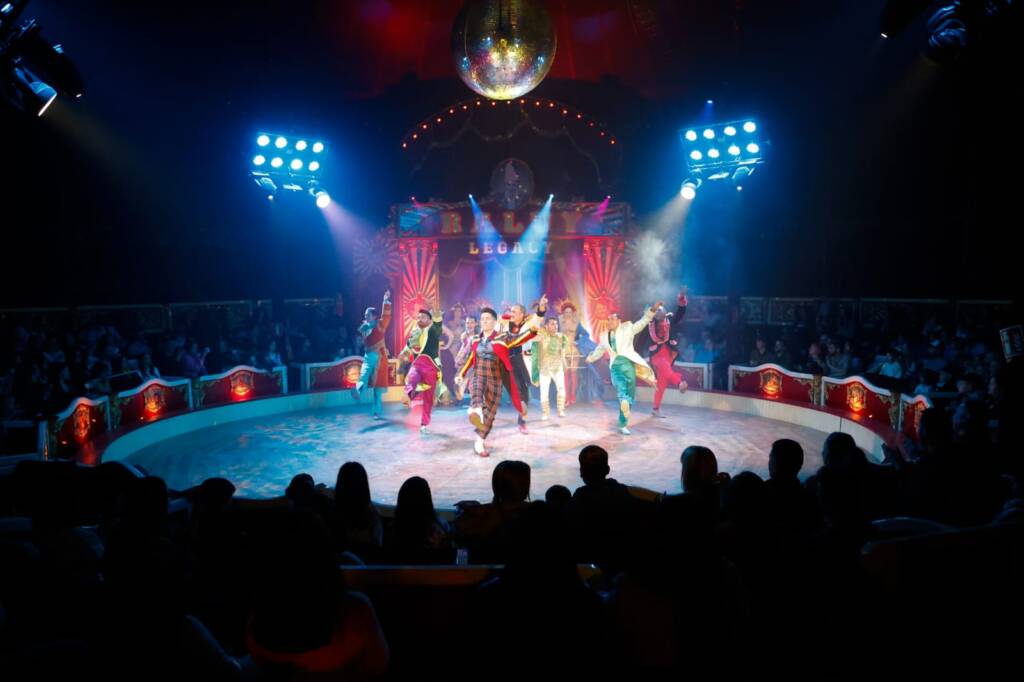 Circo Raluy Legacy en pleno espectáculo creado por la familia Raluy